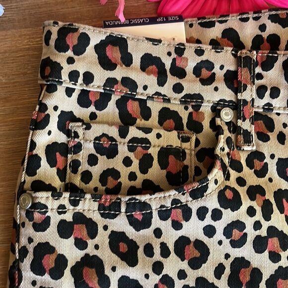 Code Bleu Petite Size Classic Mid Rise Shorts Size 30 Cheetah - Picture 2 of 11